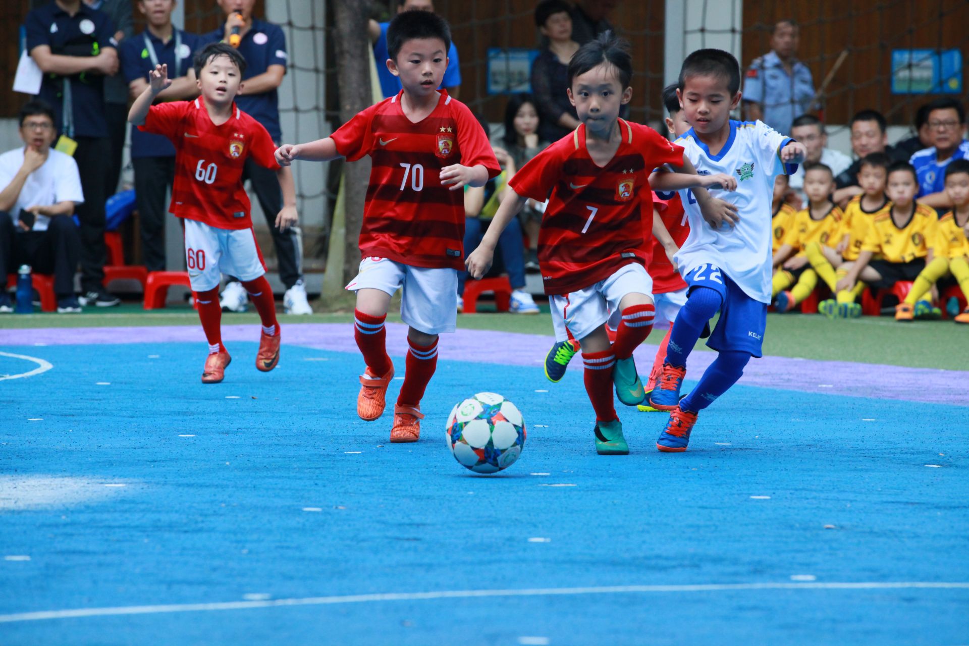 FM：诸多欧洲豪门有意布阿迪，他可能3月就进入法国国家队（FM：多家欧洲豪门追逐布阿迪，他有望于3月入选法国国家队）