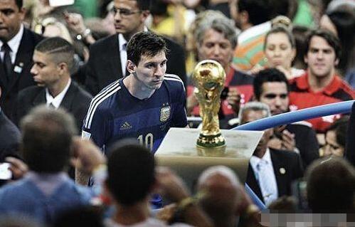 2025巴甲34轮：内马尔单刀破荒+送点，大鱼战平草地狮（2025巴甲第34轮：内马尔单刀破荒又送点，大鱼与草地狮战平）