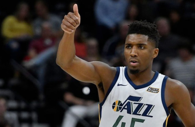 美记爆料：东契奇近期曾向湖人询问能否从雄鹿交易到字母哥（美媒曝：东契奇近日向湖人打听能否从雄鹿换来字母哥）