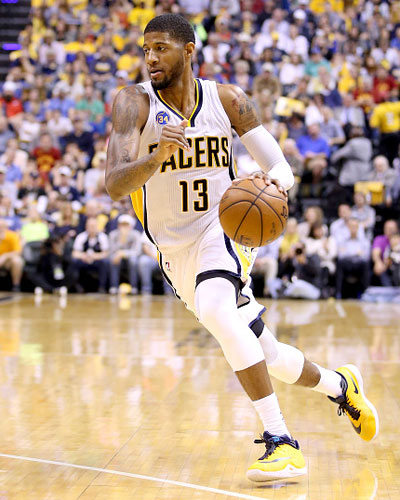 记者晒视频：钟义浩现场观看海牛比赛，海牛进球后他兴奋鼓掌（记者晒视频：钟义浩现场观战海牛，破门瞬间激动鼓掌）