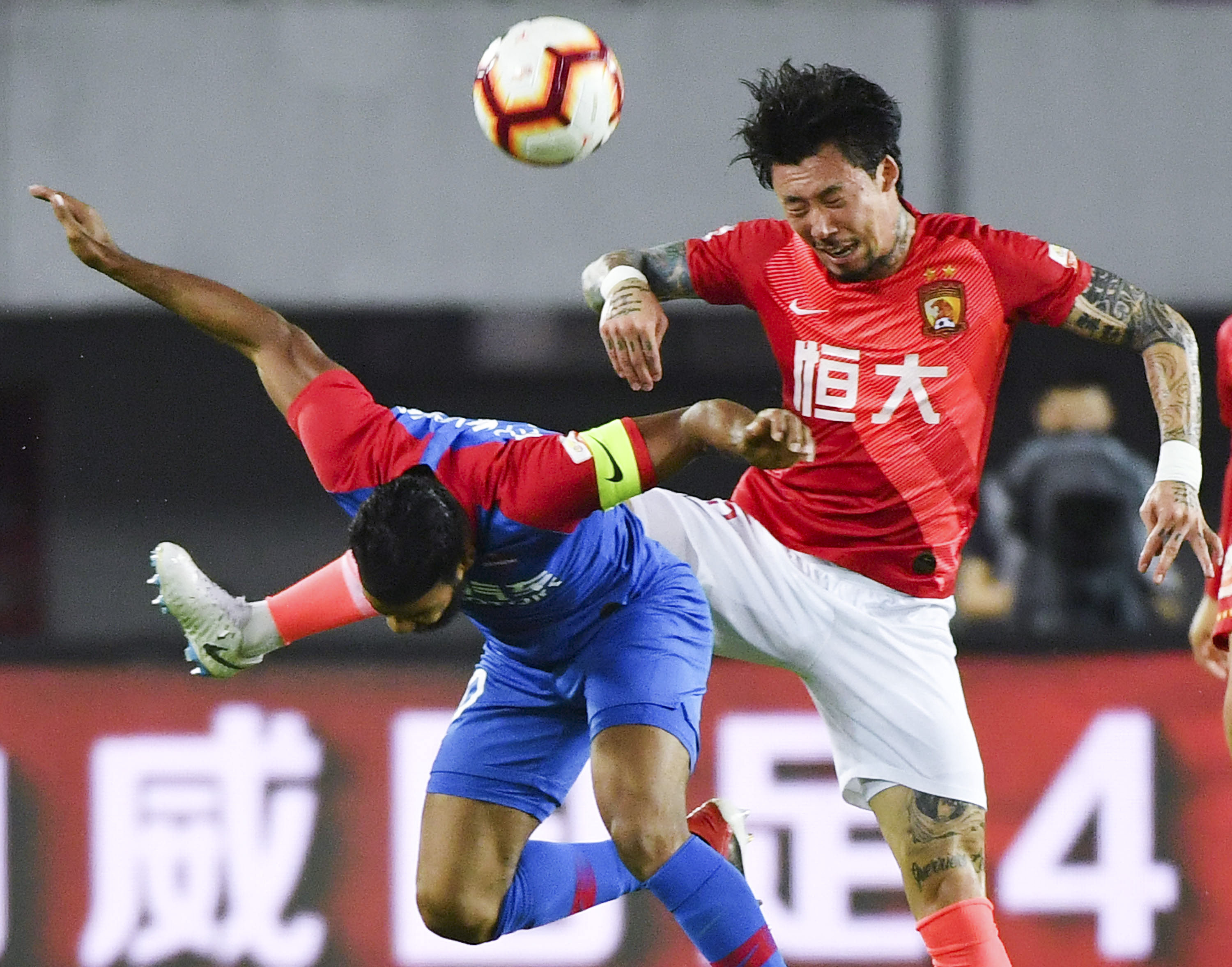 特瓦斯公开贬低阿根廷联赛，阿足协主席：他不了解我们的历史（特瓦斯批评阿根廷联赛，阿足协主席回击：他不懂我们的历史）