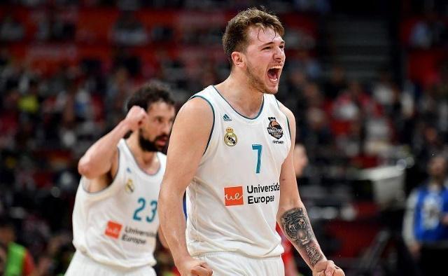 阿莫林：多尔古需要提升决策能力，会在必要的时候派梅努上场（阿莫林：多尔古仍需提升决断力，必要时将启用梅努）