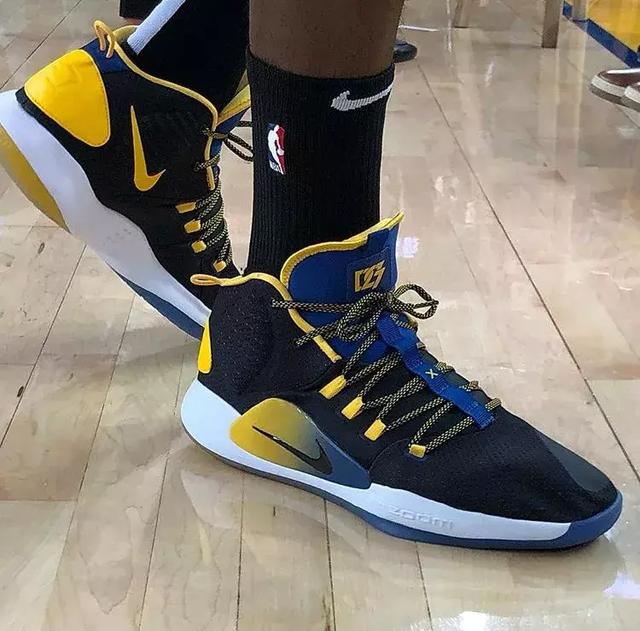 里夫斯14分7助攻＆艾顿10分，湖人半场轰出67分（里夫斯14分7助攻、艾顿10分，湖人半场轰下67分）