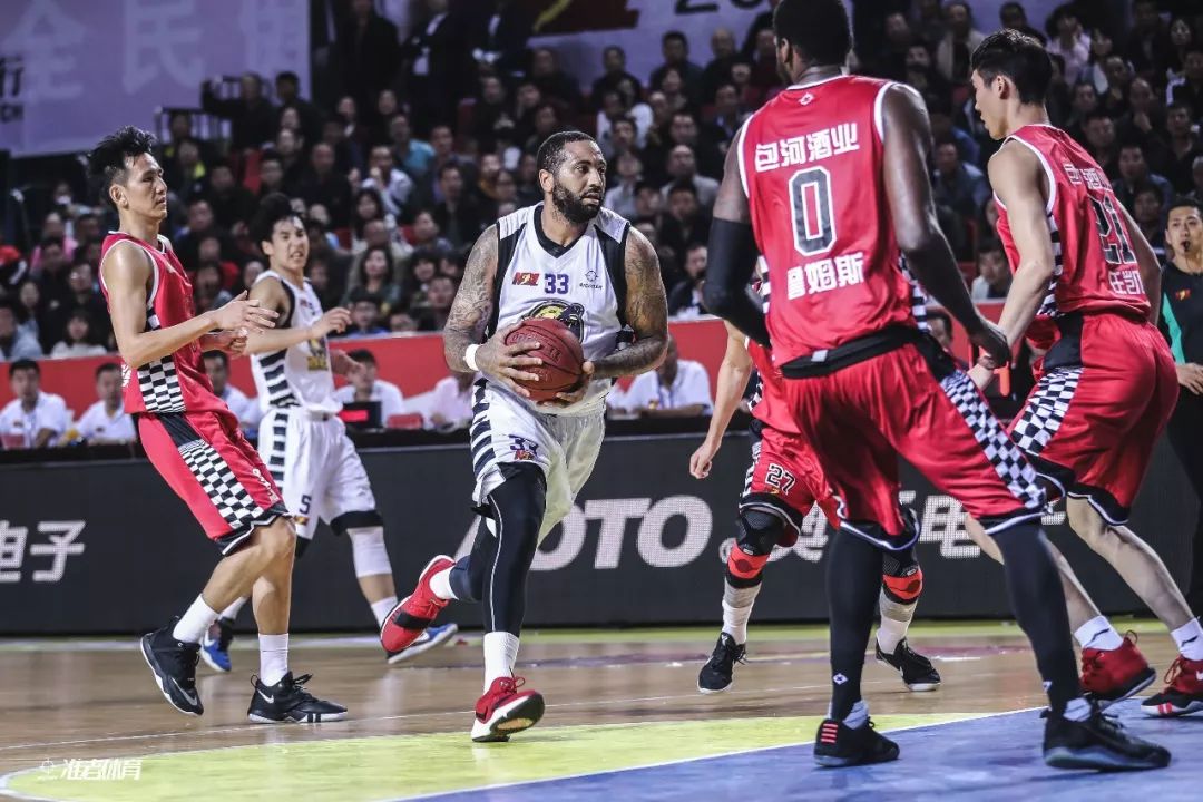 官方：库拉索主帅艾德沃卡特因家事暂离球队，由助教率队迎战牙买加（库拉索官宣：主帅艾德沃卡特因家事暂时离队，助教将带队战牙买加）